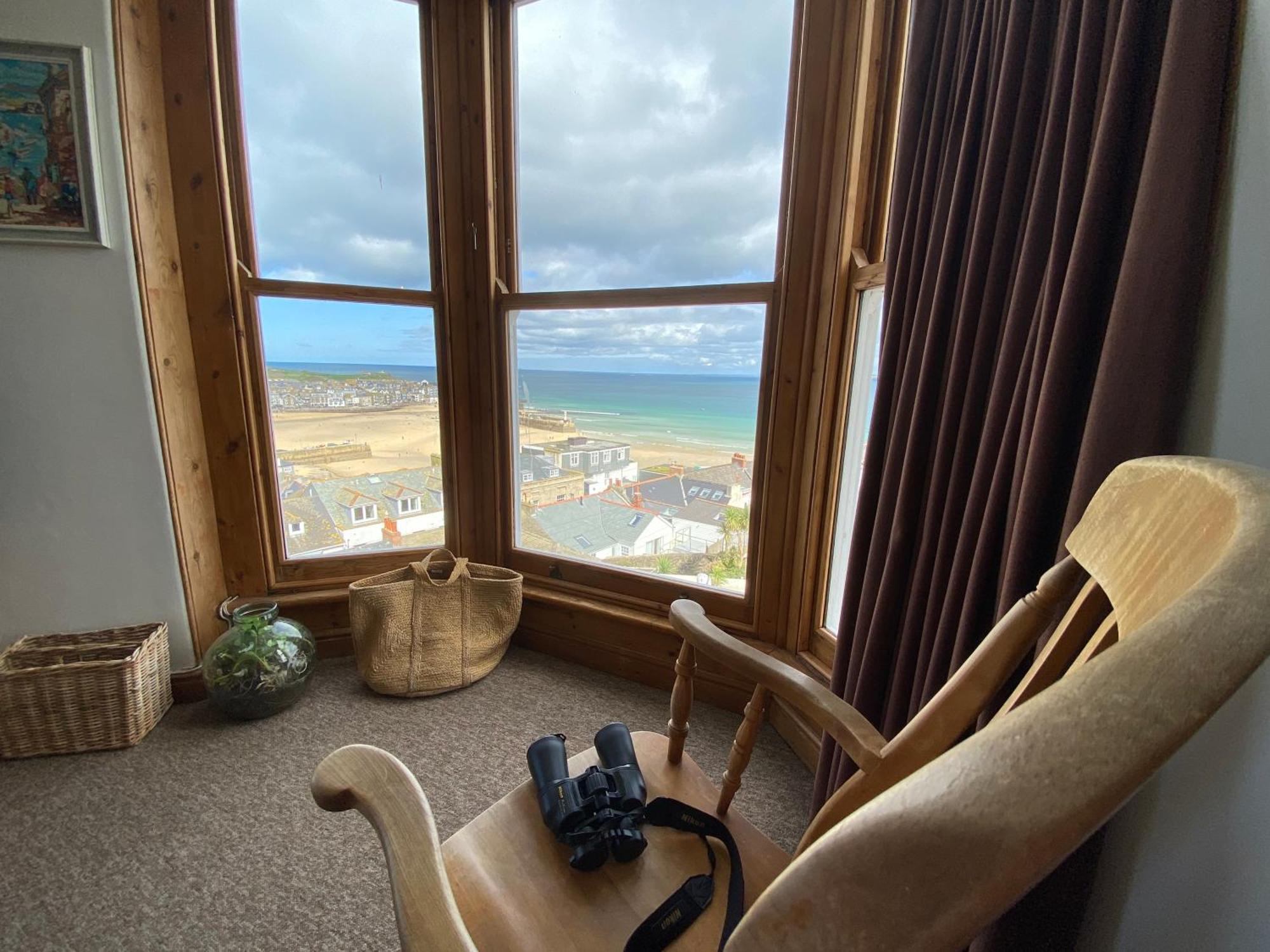 Huer'S Watch A Beautifully Presented Private Apartment With Far Reaching Views Over St Ives Harbour And Bay And Free Onsite Parking For Larger Groups Book Along With Our Connecting Two Sister Apartments Εξωτερικό φωτογραφία